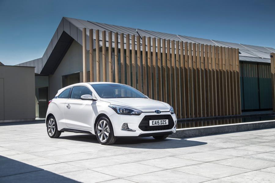  Hyundai i20 Coupe 2015 года  (UK) (фото 6 из 30)